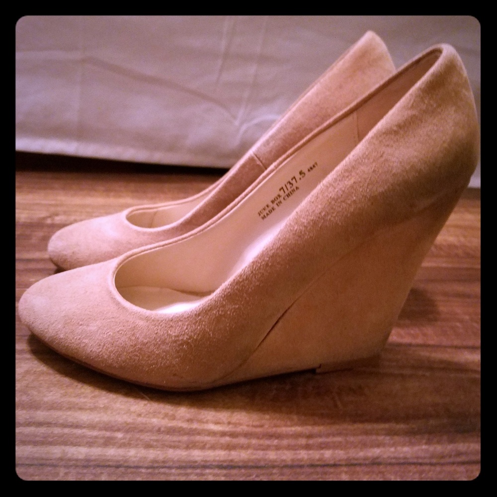 Chinese Laundry Wedges